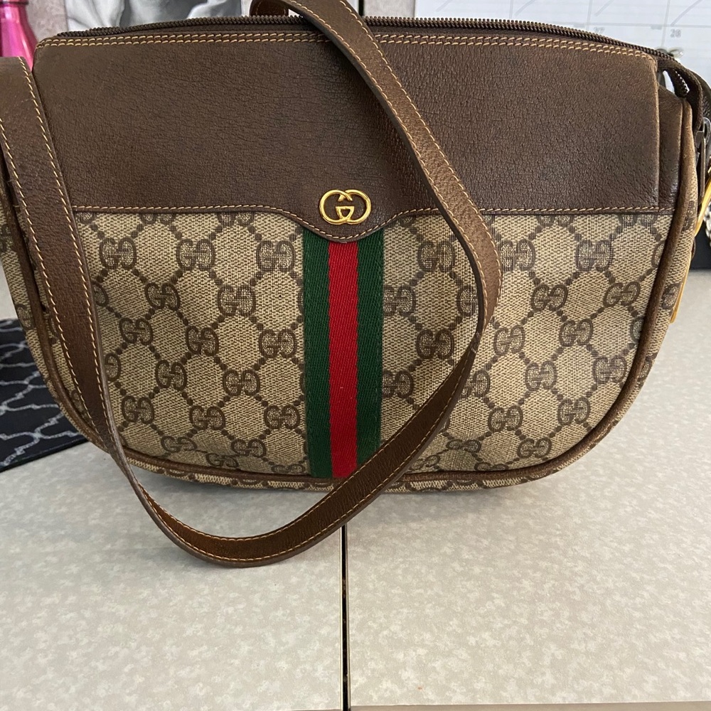 LIKE NEW Gucci crossbody 💍